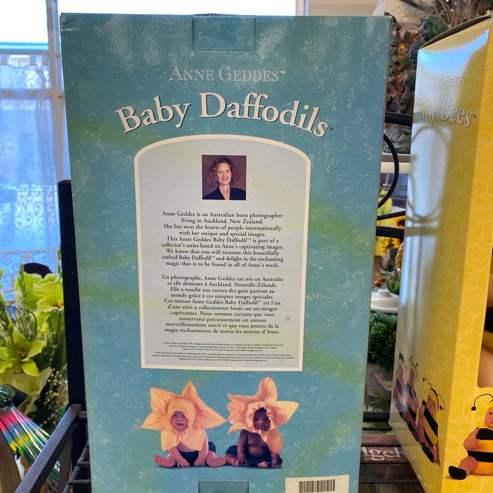 Anne Geddes Daffodil Doll - Picture 2 of 2